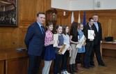 Burmistrz wręczył stypendia dla najlepszych uczniów 