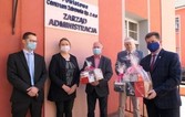 Burmistrz z przedstawicielami rady nadzorczej TBS przekazali przyłbice dla szpitala