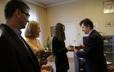Burmistrz wręczył pierwszy dowód osobisty 18-latce