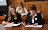 Młodzi radni podpisali umowę międzypokoleniową z Malborską Radą Seniorów