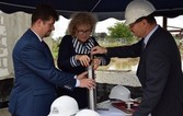 Akt erekcyjny wmurowany w mury sali gimnastycznej przy SP nr 3