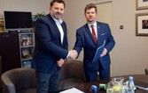 Burmistrz podpisał umowy na adaptację budynków wieży ciśnień i przy ul. Sienkiewicza w ramach projektu Malbork na +